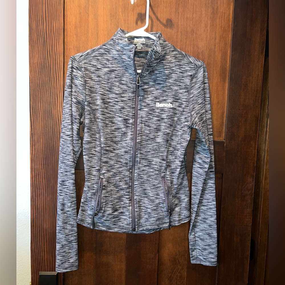 ⭐️medium bench zip up